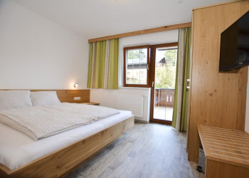 schlafzimmer ferienwohnung laudegg ladis